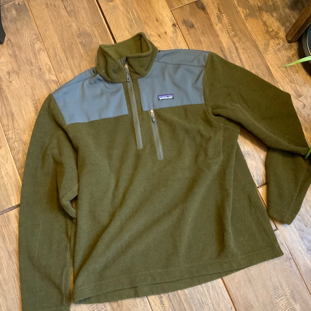 Patagonia Olive and Gray Quarter-Zip Fleece